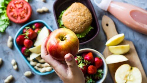 Read more about the article Smart Eating for Busy Lives: Mastering Quick and Healthy Meal Prep Strategies